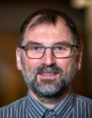 Dr Sveinbjörn GIZURARSON<br />